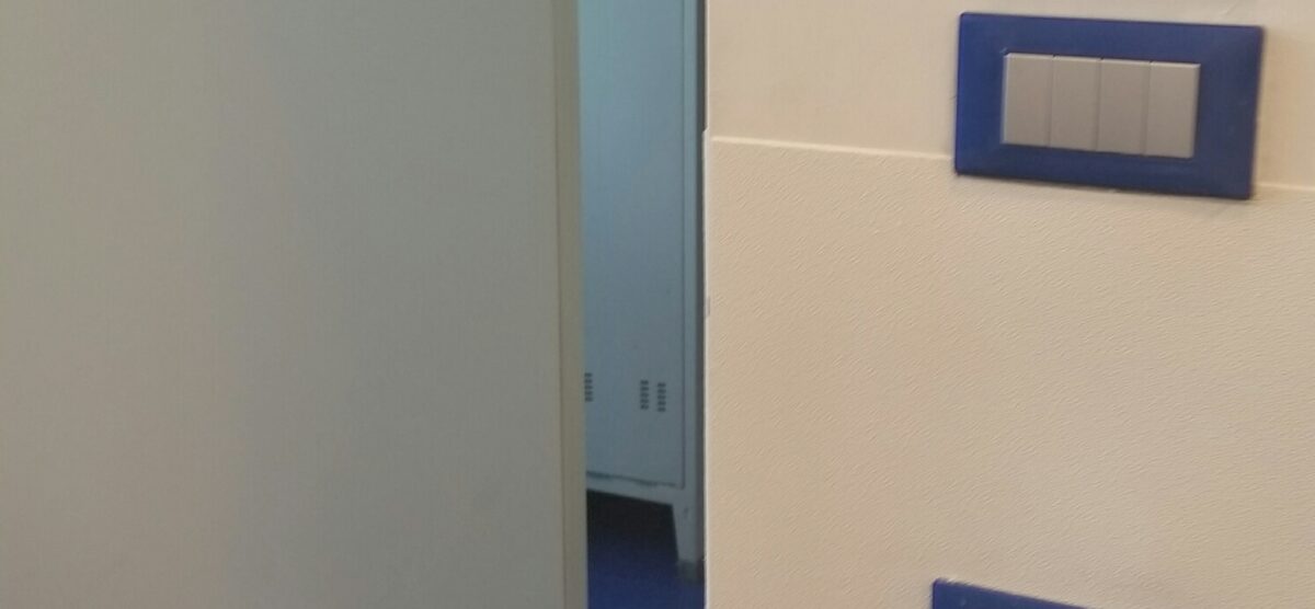 Installazione di Lastra di Protezione in Scuola di Cucina